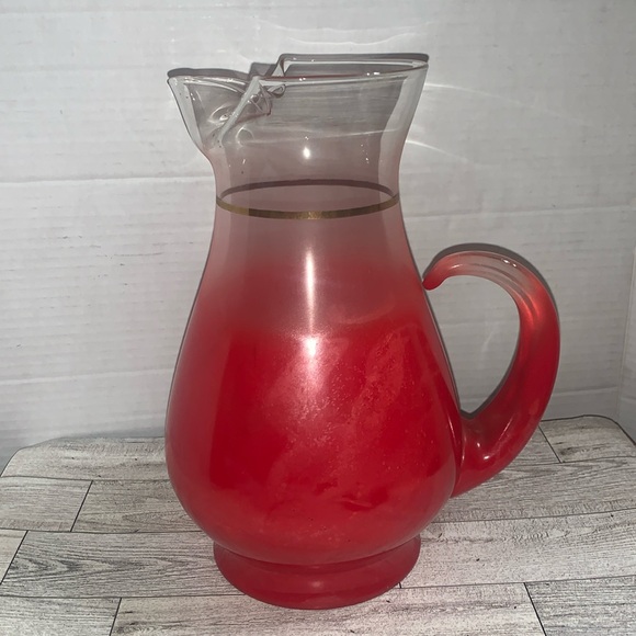 Vintage 1960’s Red Blendo Pitcher West Virginia 2 quart gold foil trim ❤️ - Picture 1 of 10